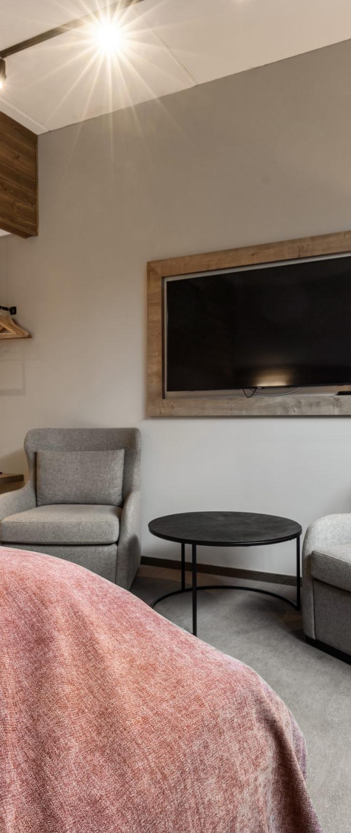 Dobbeltværelse m vindue mod parkering max 3 pers. – Skarsnuten Hotel