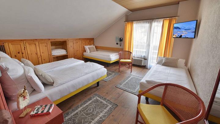Familieværelse max 2 voksne og 2 børn – Hotel Margherita (1/3)