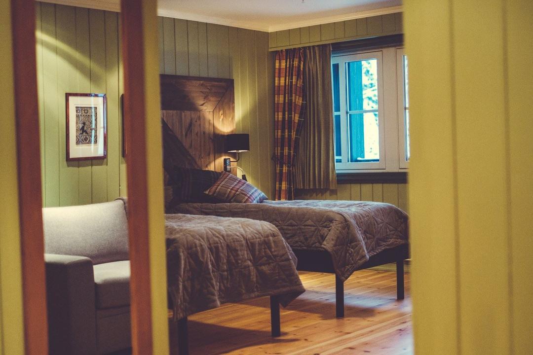 Standard Twin Double DF-rum (tillgänglighetsanpassat) – Gudbrandsgard Hotell