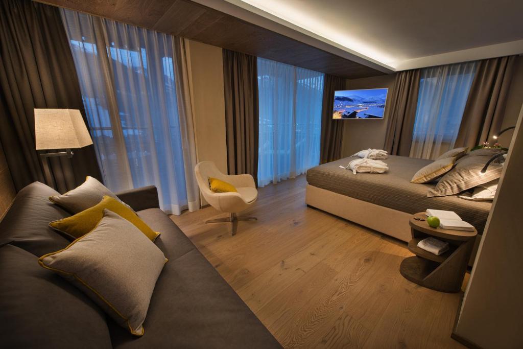 Suite med bubbelpool, bastu och balkong – Baita Montana