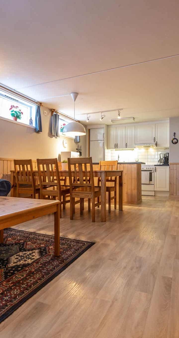Lindvallen – Nedre Gårdsvägen 6 A, Tora – 2 soveværelser, 6 senge, 52m2 – GrandGårdarna
