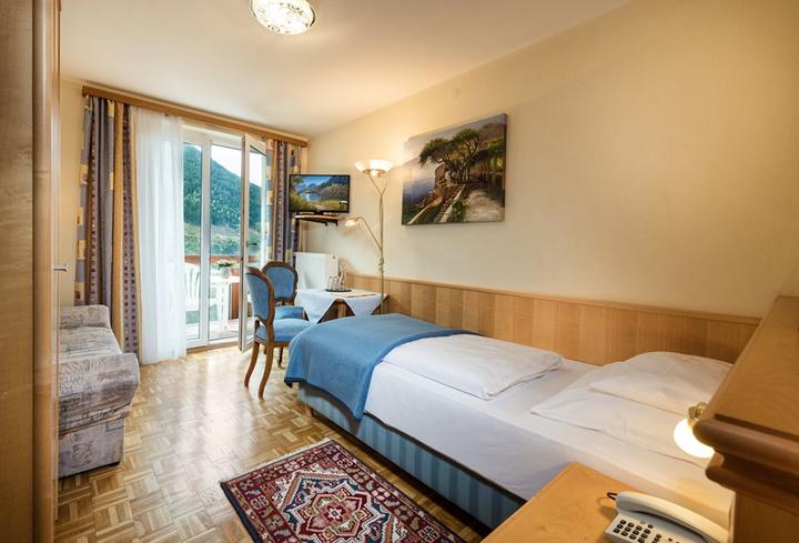 Enkeltværelse m balkon max 1 pers. – Kur- und Sporthotel Alpenblick (1/4)