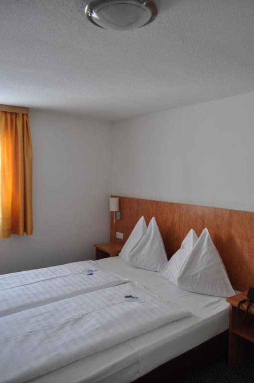 Dobbeltværelse 2 pers. – Hotel Tauernpasshöhe (1/3)