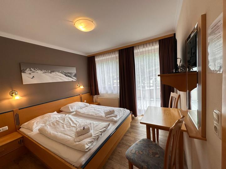 Familieværelse m balkon (1 bad/WC) max 4 pers. – Barenbachhof (1/26)