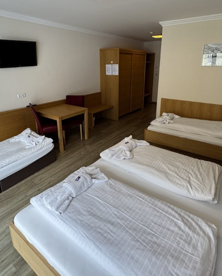 Familieværelse m balkon max 4 pers. – Hotel Herzblut – Sommer