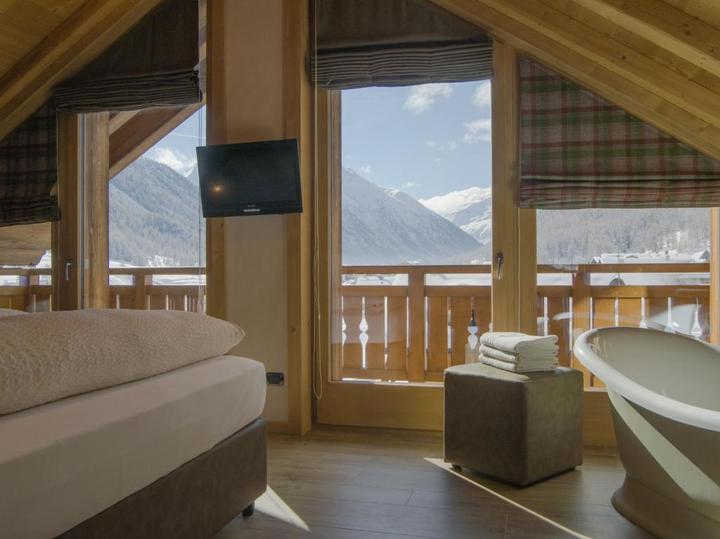 Deluxe Suite med balkon – Amerikan (1/3)