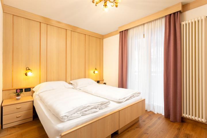 Familieværelse med balkon – Hotel Pareda (1/3)
