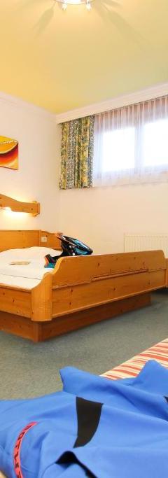 Familieværelse med balkon max 4 pers. – Heli's B&B (Hinterglemm)