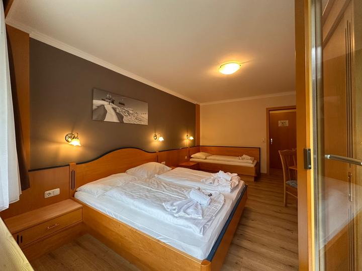 Trippelværelse m balkon max 3 pers. – Barenbachhof (1/20)