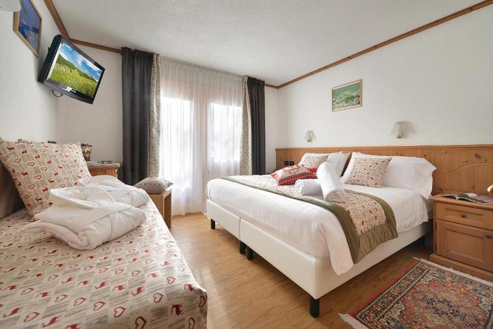 Trippelværelse max 3 pers. – Hotell Bucaneve (1/4)