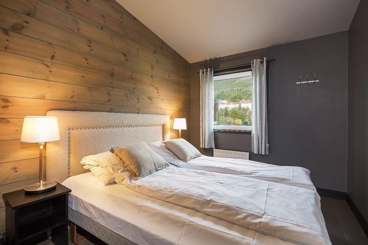 Familieværelse max 4 pers. – Highland Lodge (1/3)