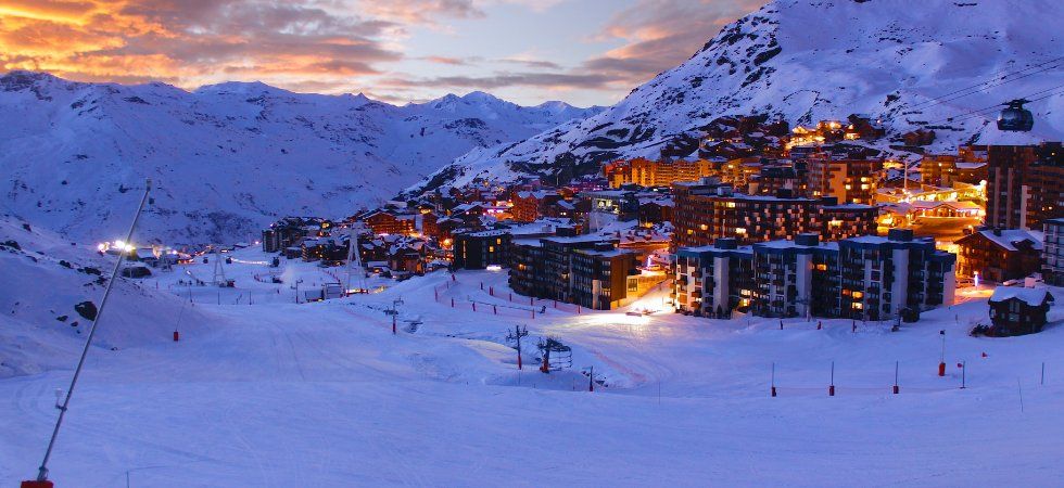 Skiferie i Frankrig - Bjerglandsby om aftenen: Klar til afterski