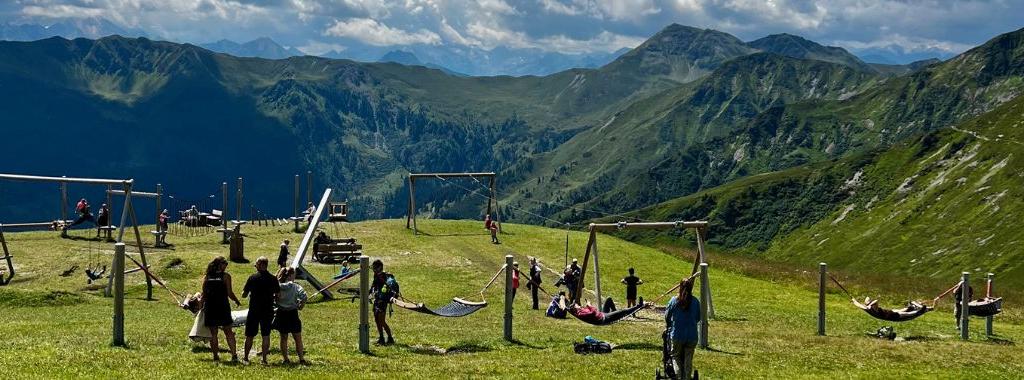 Sommerferie i Saalbach - legeplads på toppen af bjerget