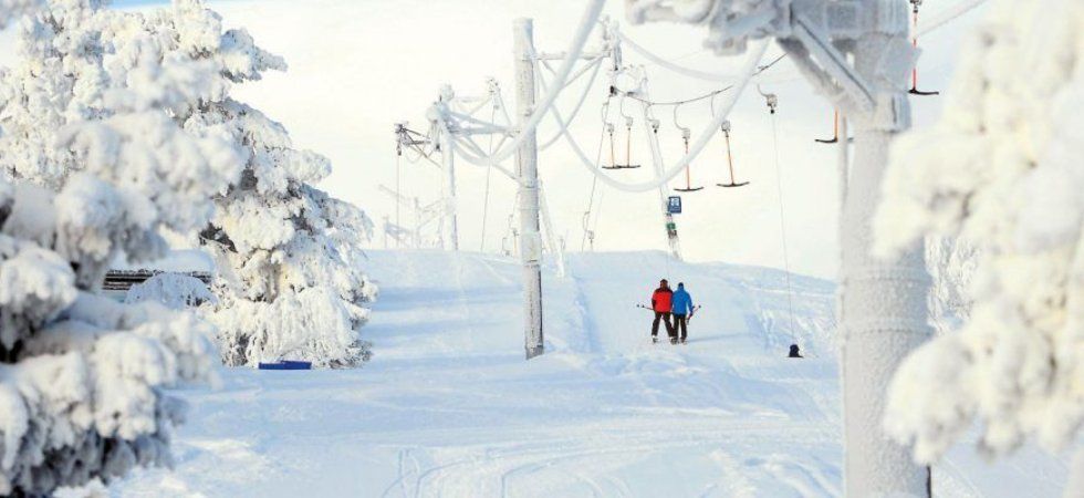 Skiferie i Sverige - på vej op med liften i det smukke snelandskab