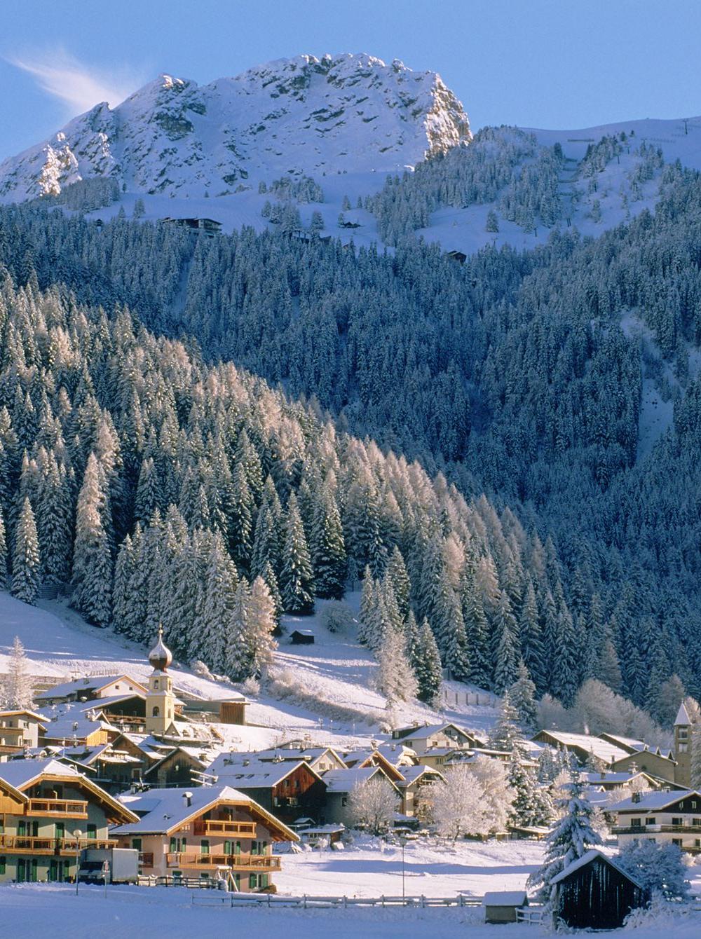 Canazei - localit Gries, sullo sfondo il Sass Bec