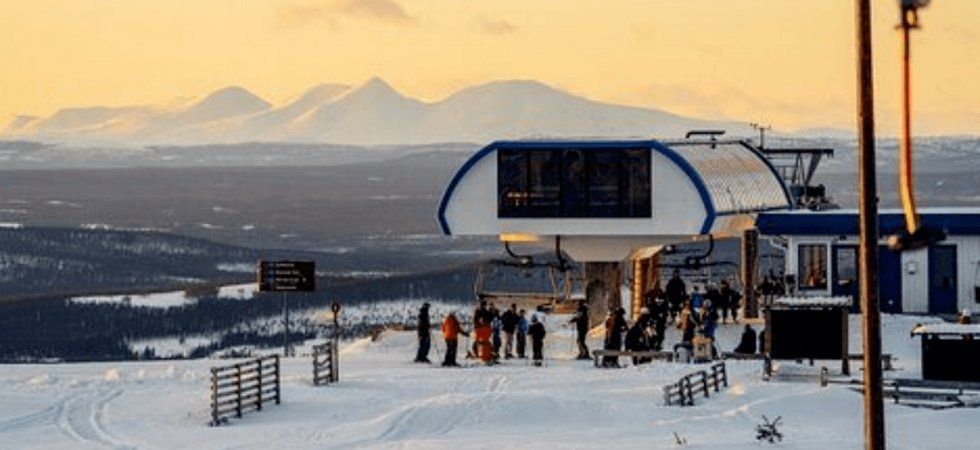 Skiferie i Idre Fjäll - Bjergstation med smuk udsigt ved solnedgang