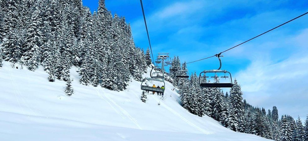 Skiferie i Kitzbühel - skiløbere i stolelift (2)