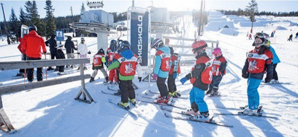 Skiferie i Sälen - Børneskiskole på vej ind til liften