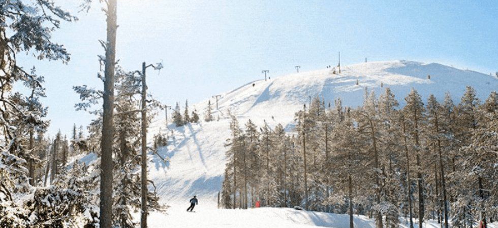 Skiferie i Sälen - Piste i høj solskin med alpin skiløber