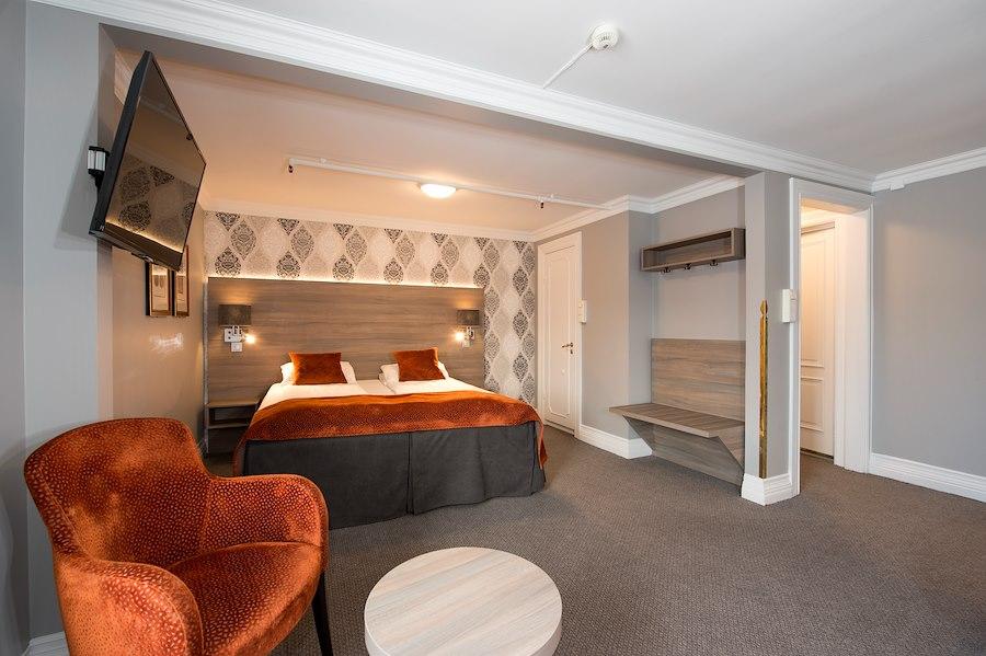 Dr. Holms Hotel