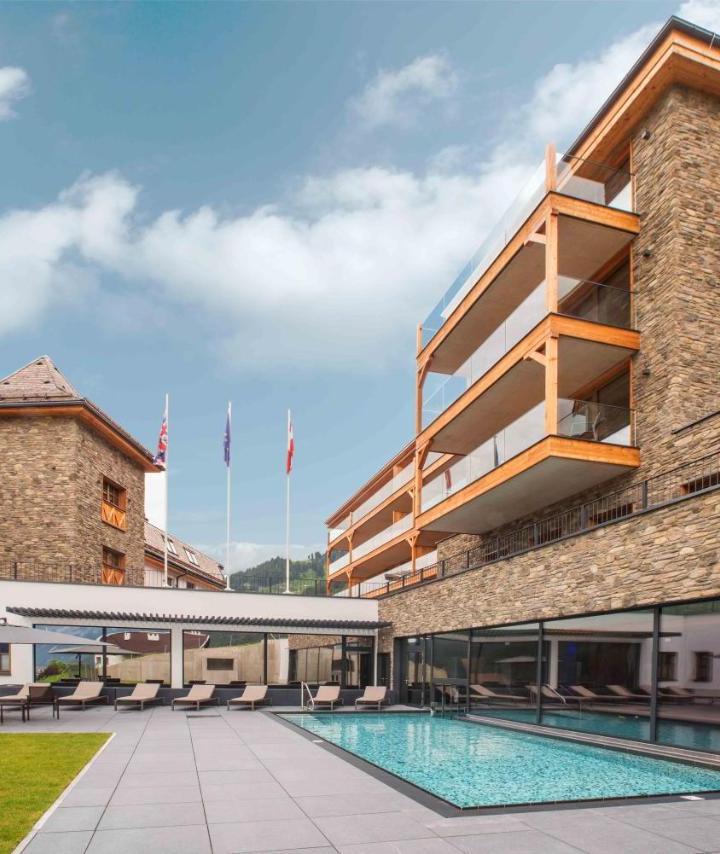 Superior Three-Bedroom Penthouse (1 large bed) - Free WiFi – Mountain SPA Residences