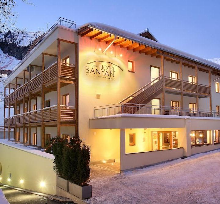 Comfort Double Room with Balcony (2 single beds) - Free WiFi – Banyan