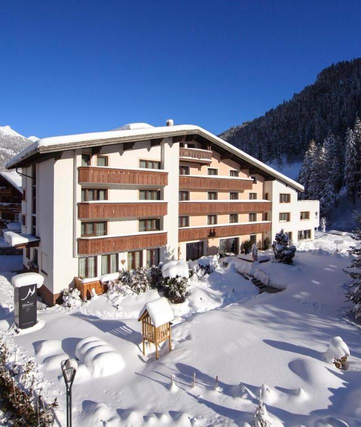 Two-Bedroom Suite (5 Adults) with Balcony (2 single beds) - Free WiFi – Hotel Garni Mossmer