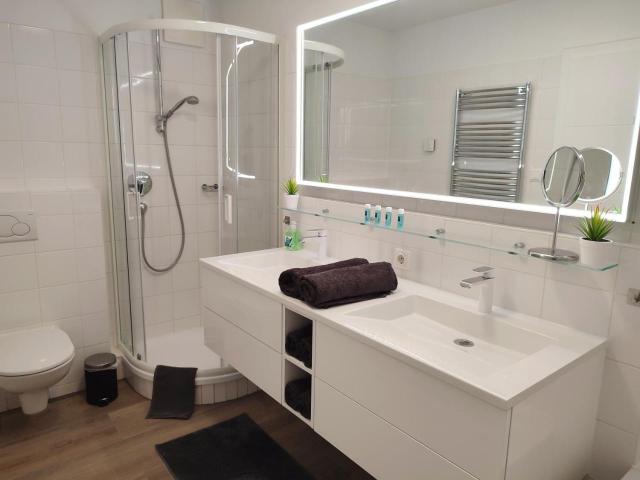 Modern Mountain Apartment - Free Parking & Sauna – billede 18