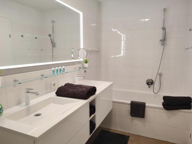 Modern Mountain Apartment - Free Parking & Sauna – billede 17
