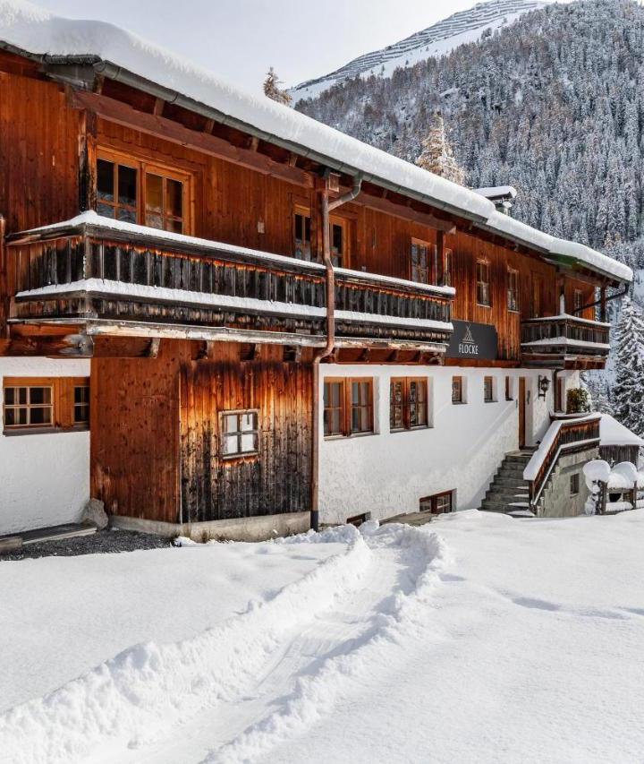 Two-Bedroom Deluxe Apartment with Garden View (1 extra-large double bed) - Free WiFi – Chalet Flocke Appart Murmeltier
