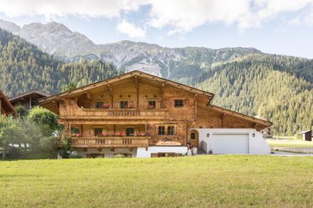 Apart Strolz – billede 1