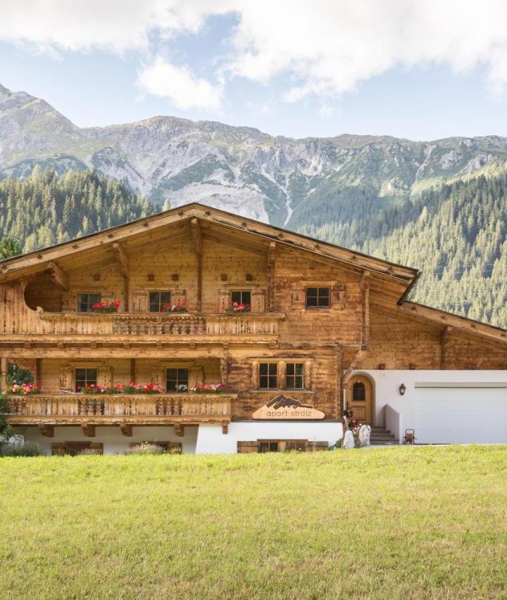 Studio with Mountain View (1 large bed) - Free WiFi – Apart Strolz