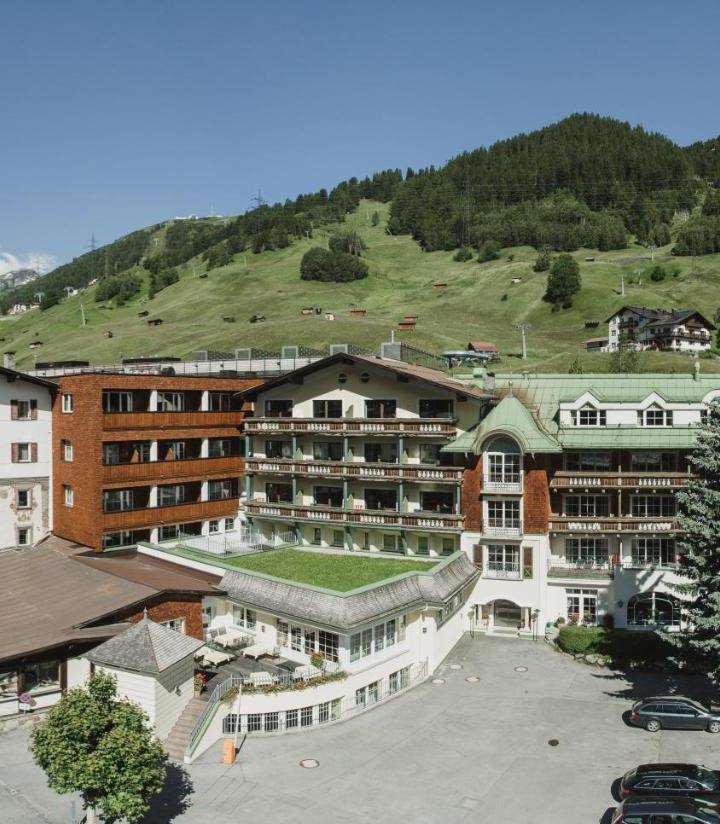 Adler Apartment (2 Double Beds and 1 Twin Sofa Bed) – Schwarzer Adler