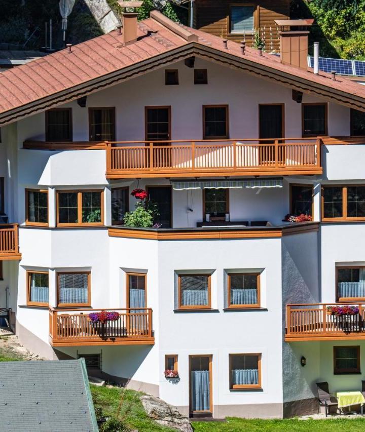 Double Room (1 large bed) - Free WiFi – Haus Markus Strolz