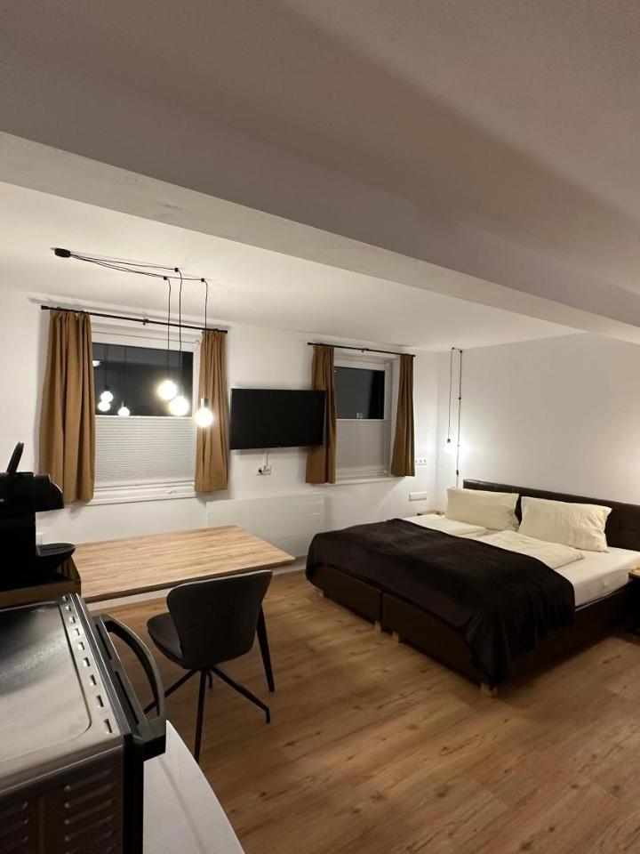 One-Bedroom Apartment (2 bunk beds and 1 large bed) - Free WiFi – Willi‘S Studio