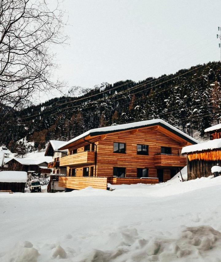 Apartment with Balcony (1 extra-large double bed) - Free WiFi – Haus Riefli- Monique