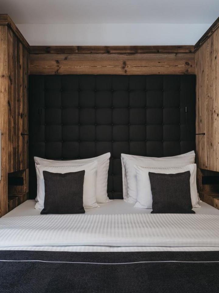 Sechs Zimmer Penthouse mit privater Sauna (5 Queen Beds and 1 Twin Bunk Bed) – Vaya St. Anton