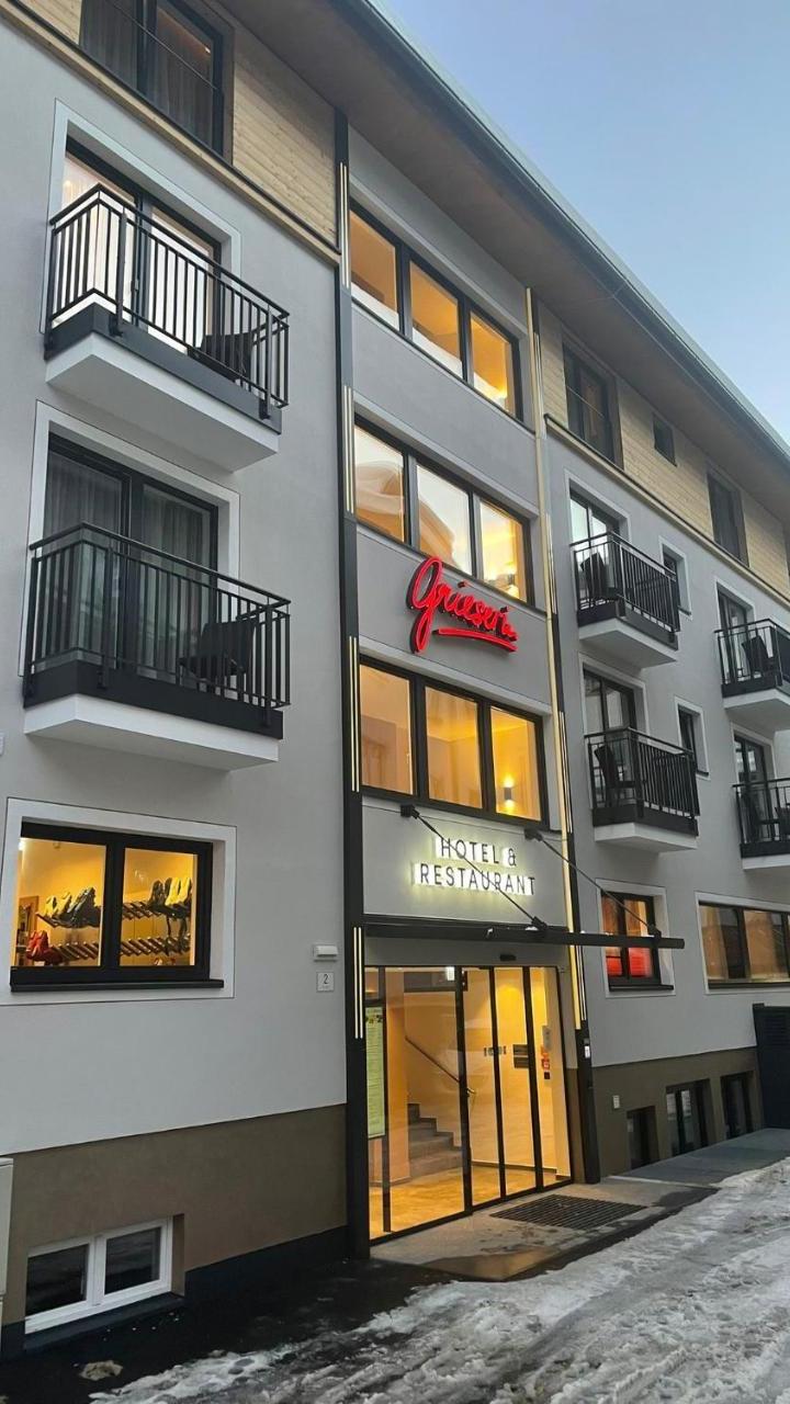 Double or Twin Room with Balcony (1 extra-large double bed or 2 single beds) - Free WiFi – Hotel Grieserin