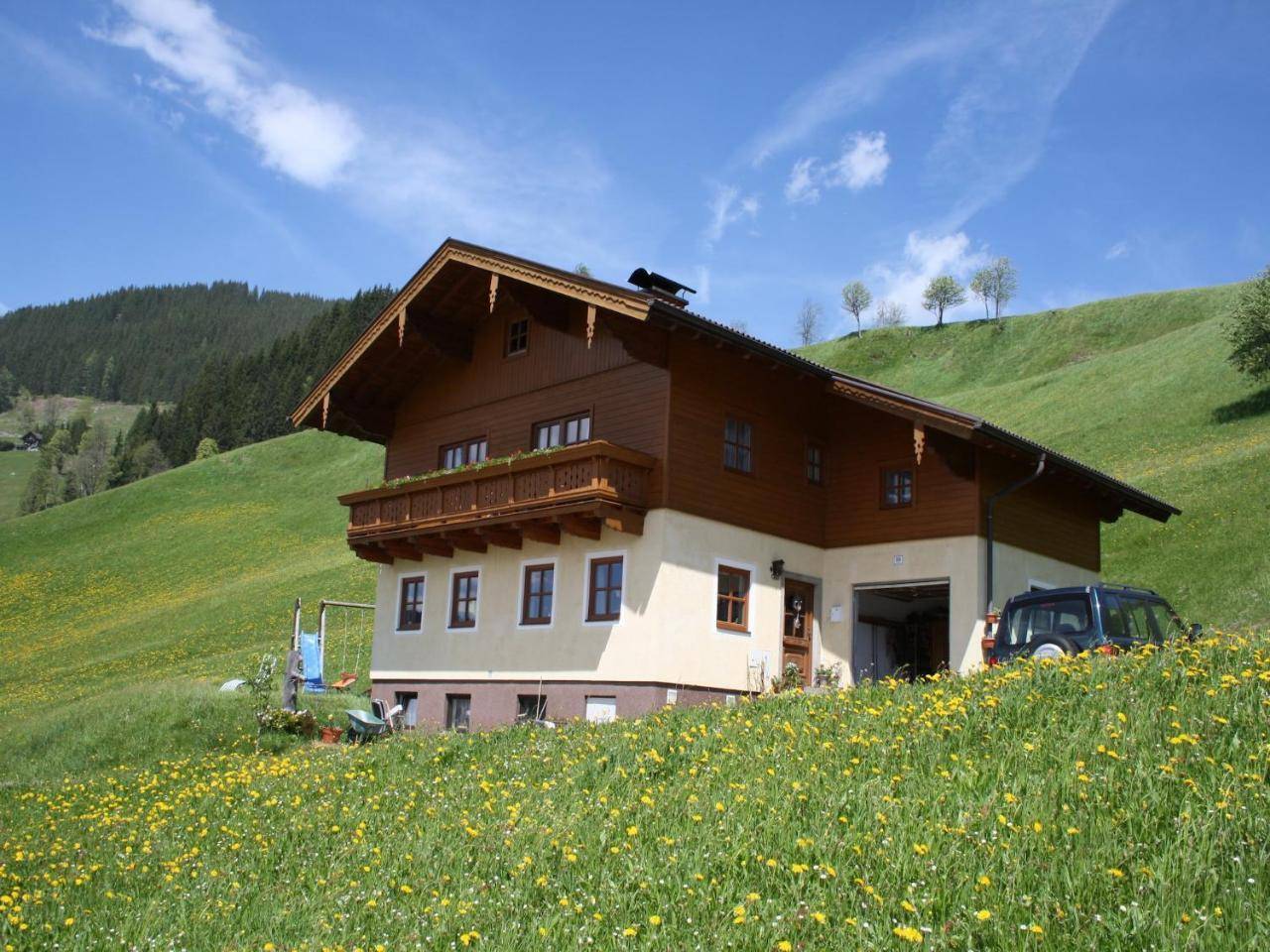 Apartment in Wagrain with Stunning Mountain Views, Wagrain