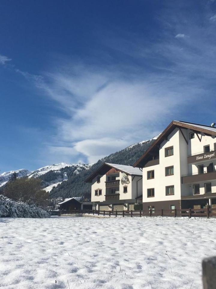 Apartment (6 Adults) A (1 large bed) - Free WiFi – Haus Zangerl