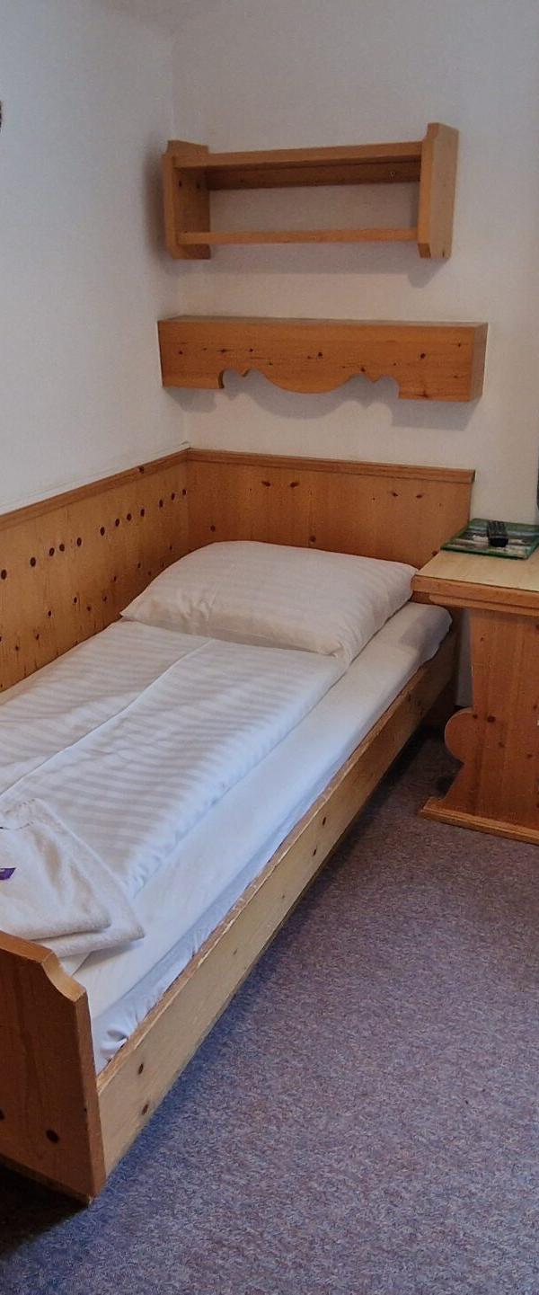 Enkeltværelse ”Bernkogel u balkon” max 1 pers. – Pension Eder