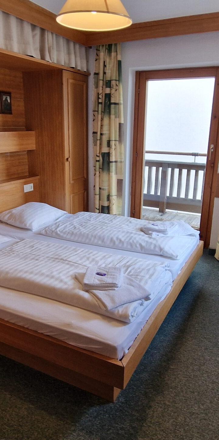 Dobbeltværelse ”Small m balkon” max 2 pers. – Pension Eder