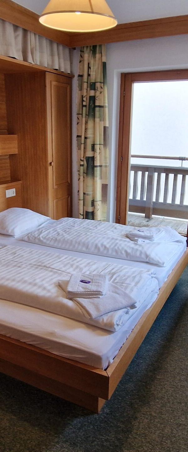 Dobbeltværelse ”Small m balkon” max 2 pers. – Pension Eder