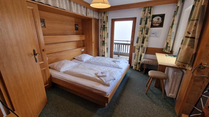 Dobbeltværelse ”Small m balkon” max 2 pers. – Pension Eder (1/8)