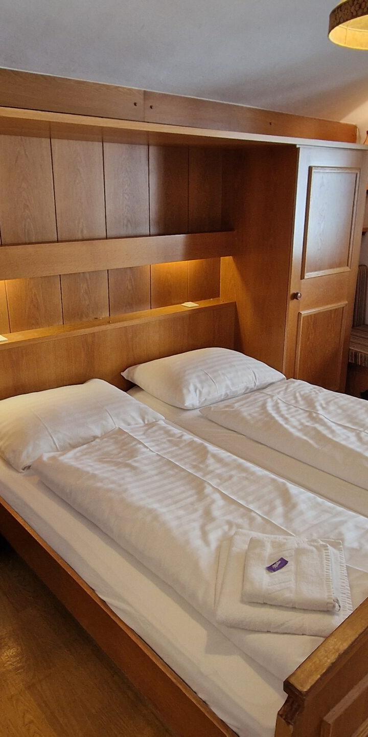 Dobbeltværelse ”Bernkogel m balkon” max 2 pers. – Pension Eder