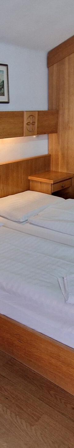 Dobbeltværelse ”Bernkogel m balkon” max 2 pers. – Pension Eder