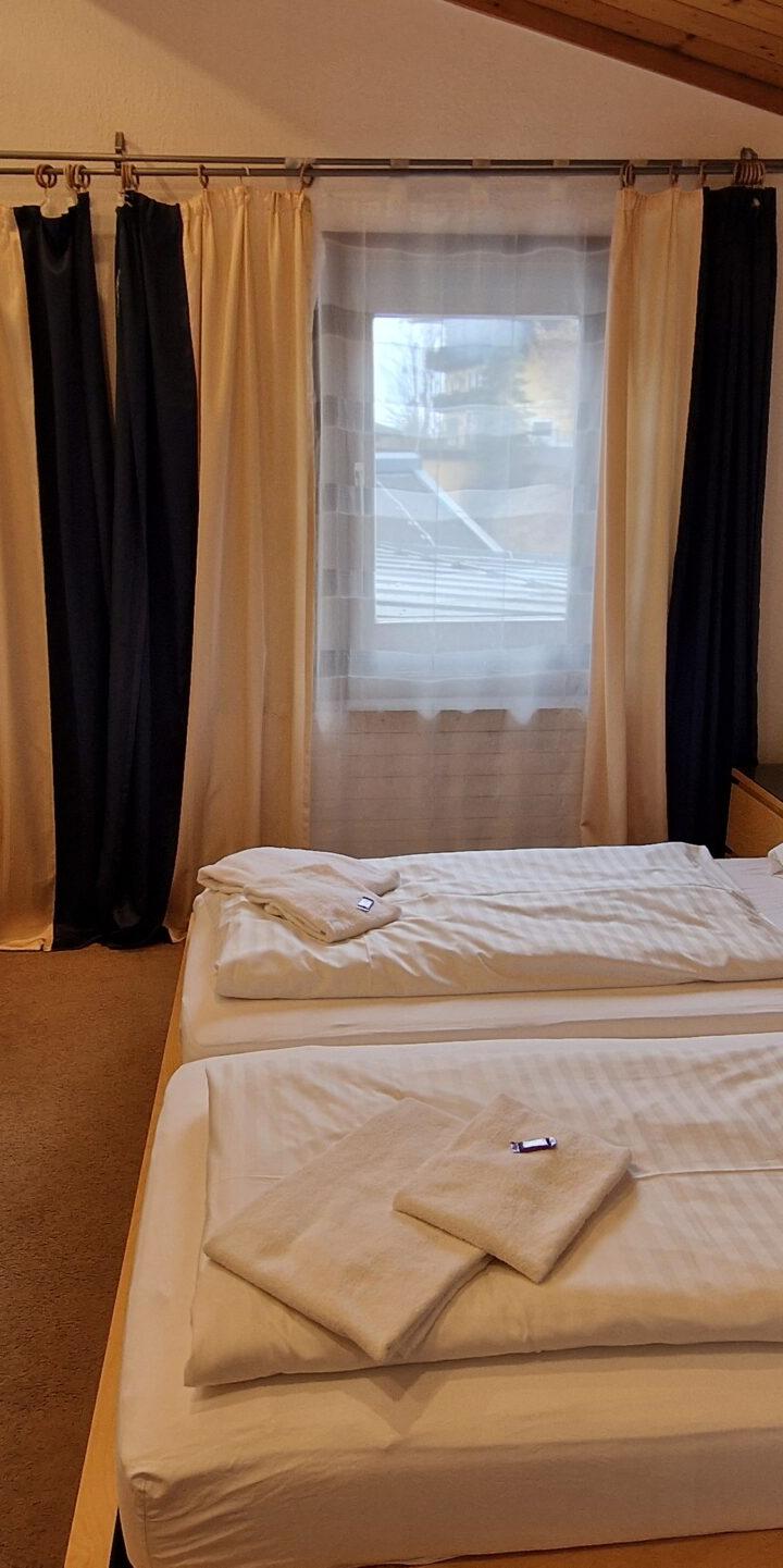 Trippelværelse ”Kohlmais u balkon” max 3 pers. – Pension Eder