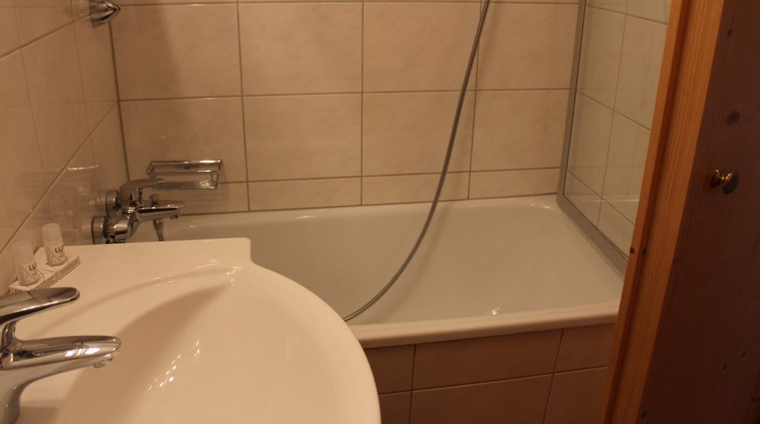 Dobbeltværelse “lille” max 2 pers. – Hotel Grafenwirt