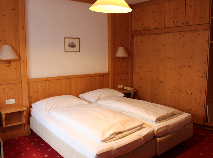 Dobbeltværelse “standard” max 3 pers. – Hotel Grafenwirt