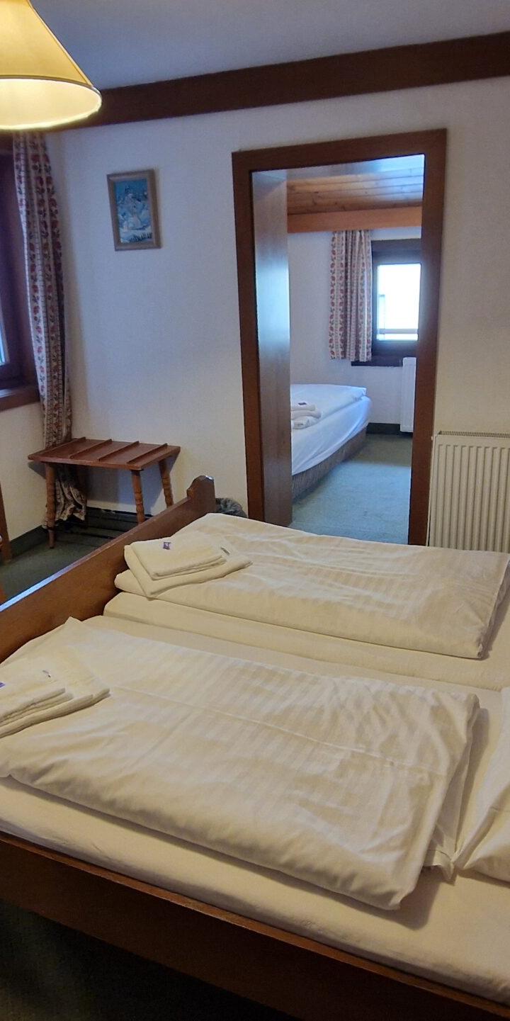 Trippelværelse ”Bernkogel m balkon” max 3 pers. – Pension Eder